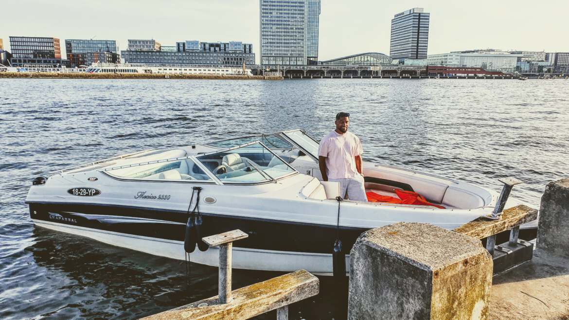 Een Dagje Varen in Amsterdam met Snelleboothuren.nl