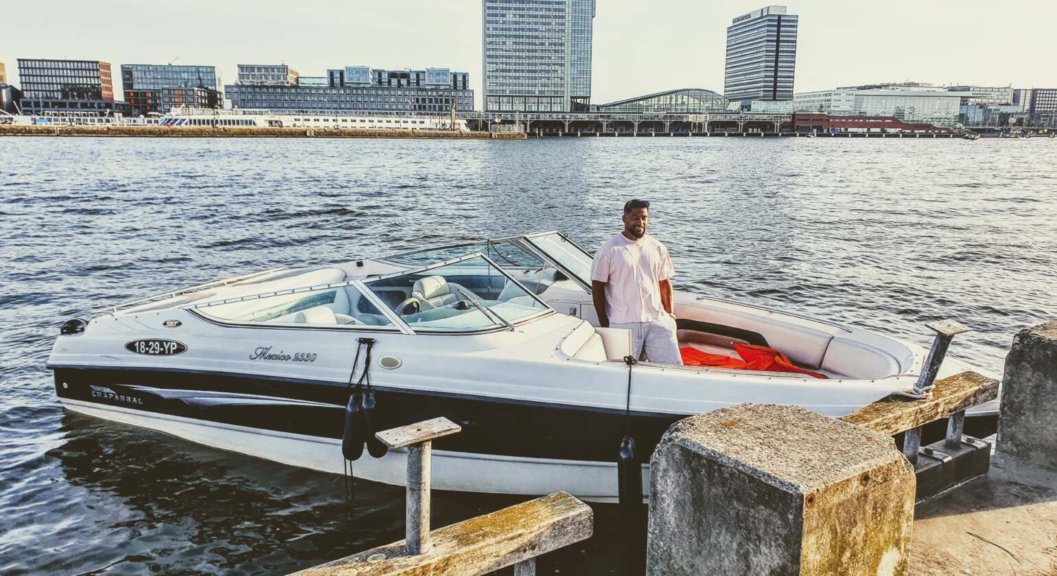 Een Dagje Varen in Amsterdam met Snelleboothuren.nl