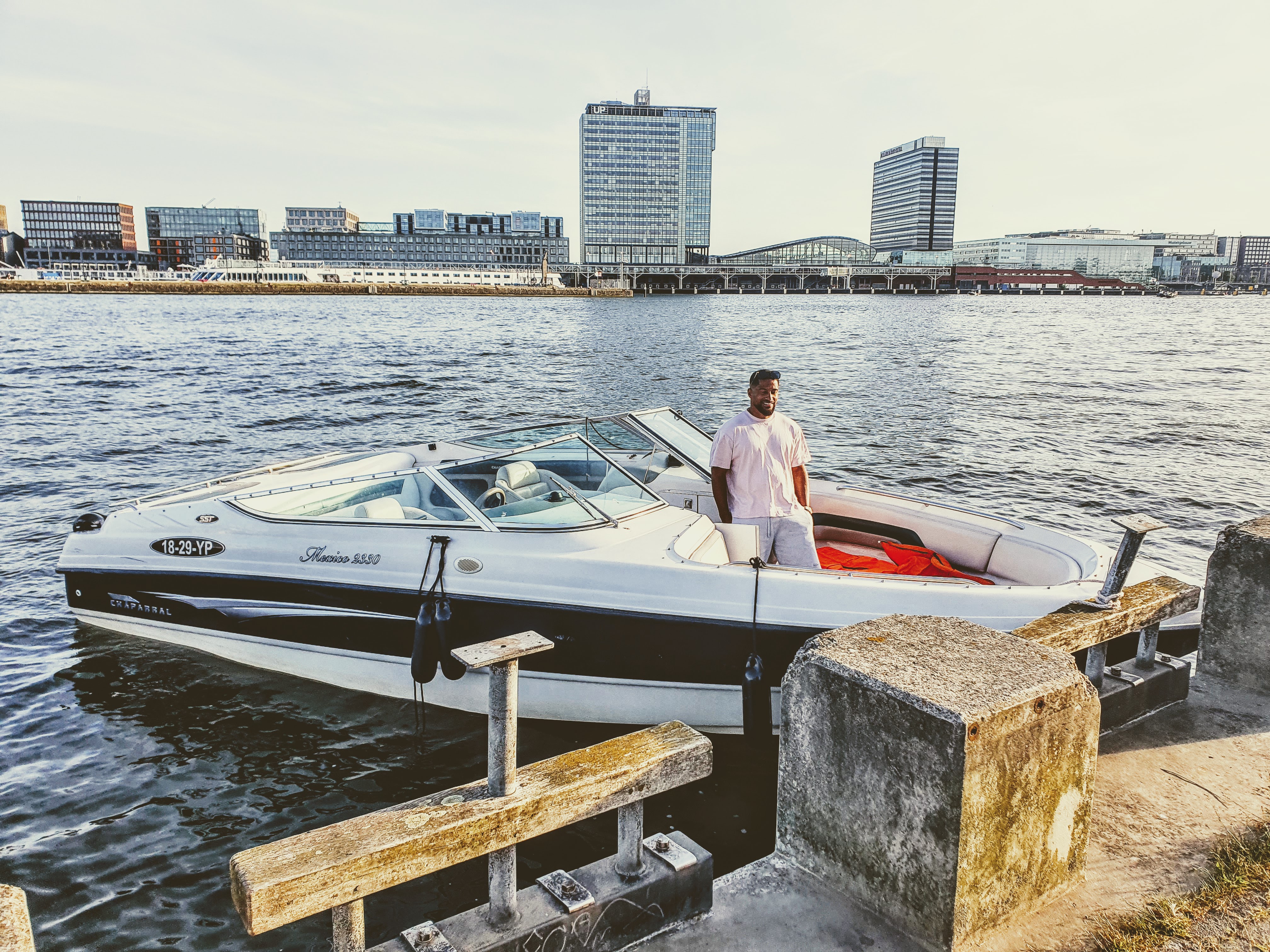 Een Dagje Varen in Amsterdam met Snelleboothuren.nl